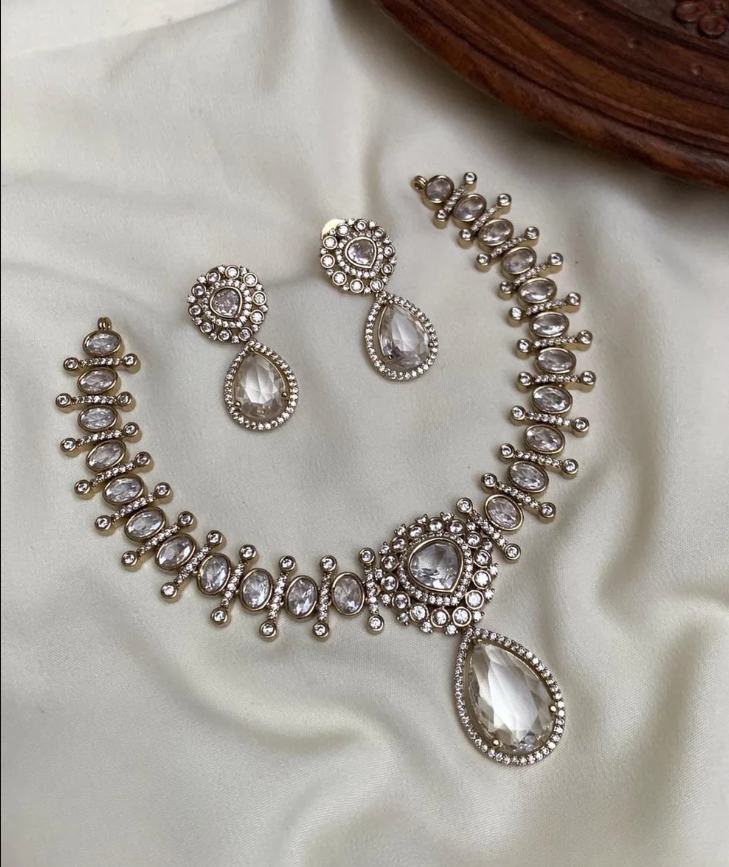 Demo Victorian Necklace set
